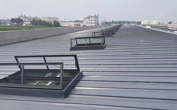 某中学室内体育馆黄南排烟窗改造项目