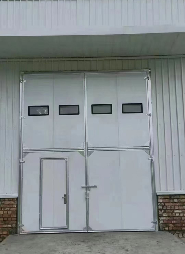 黄南工业门在设备装配车间出入口的实施记录